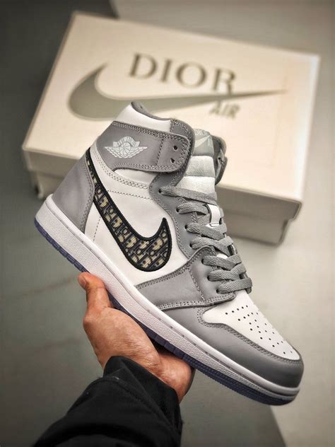 dior en nike|Nike Dior high tops.